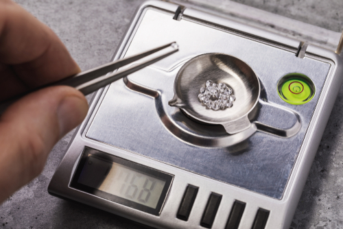 Measuring diamond carat weight